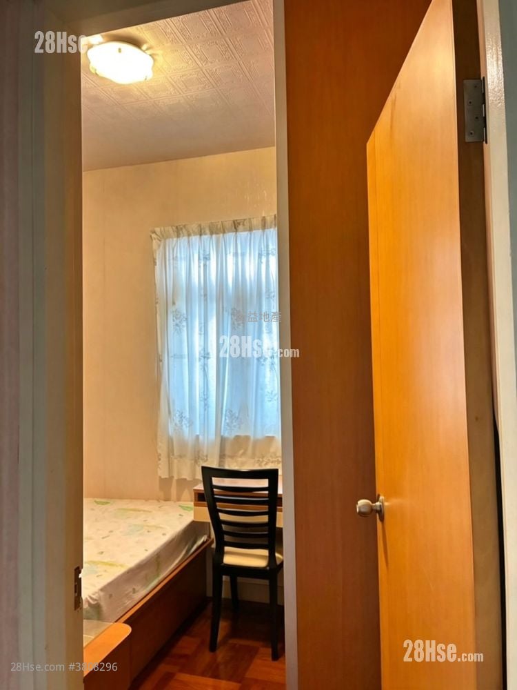 Eastway Towers Sell 2 Bedrooms , 1 Bathroom 471 ft²