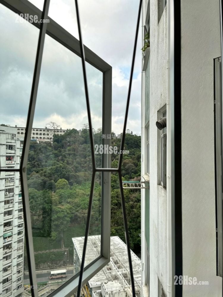 Eastway Towers Sell 2 Bedrooms , 1 Bathroom 471 ft²