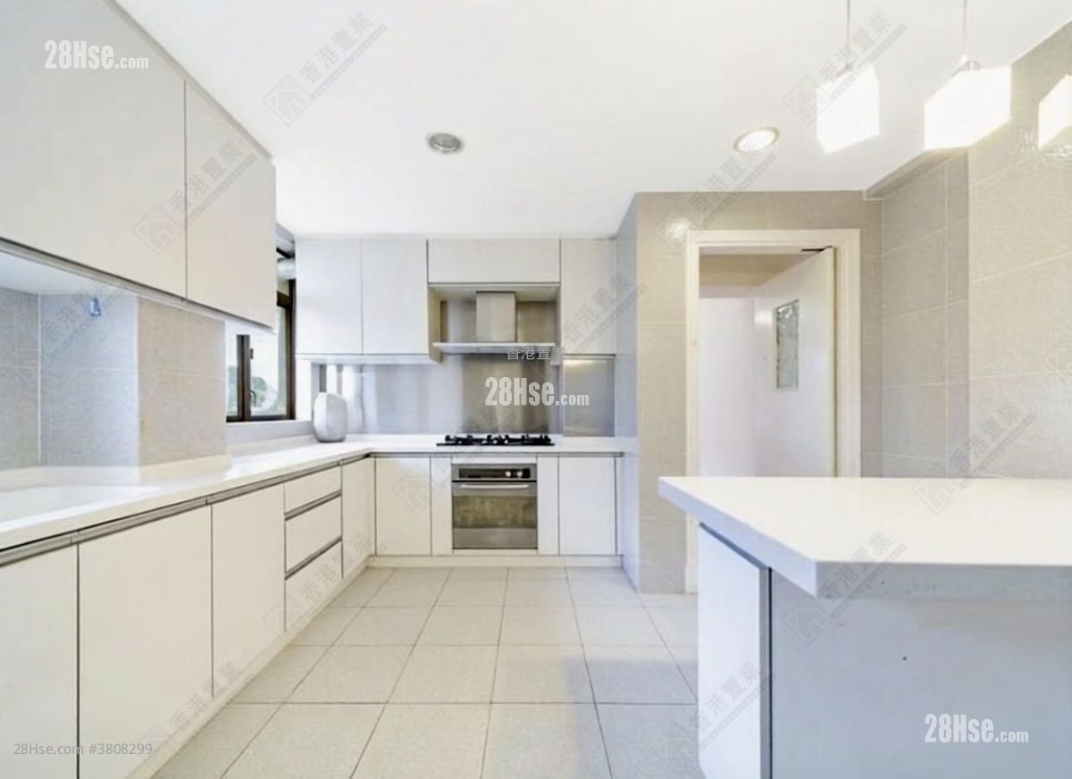 Eredine Rental 3 Bedrooms , 1 Bathroom 2,836 ft²