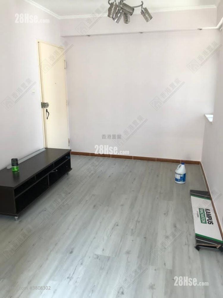 Aberdeen Centre Sell 2 Bedrooms , 1 Bathroom 438 ft²