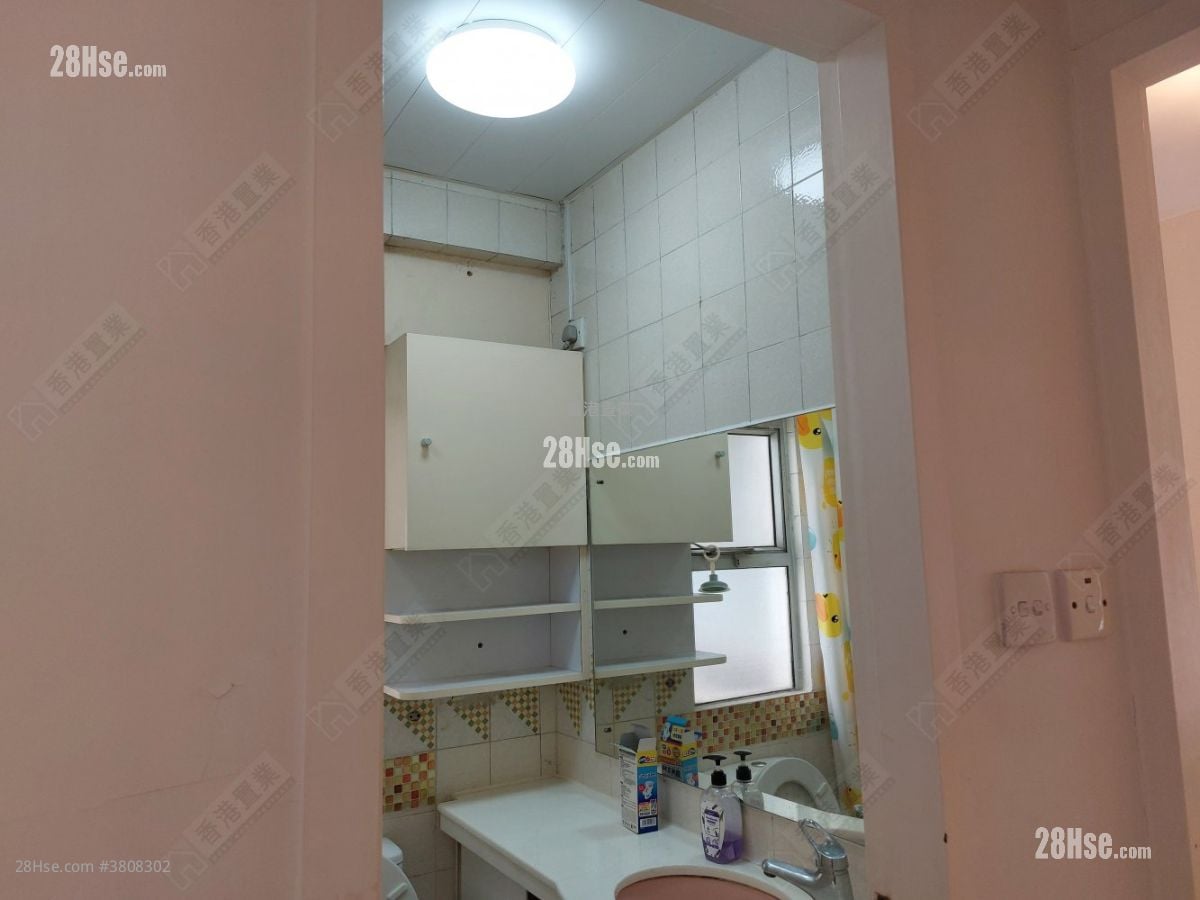 Aberdeen Centre Sell 2 Bedrooms , 1 Bathroom 438 ft²