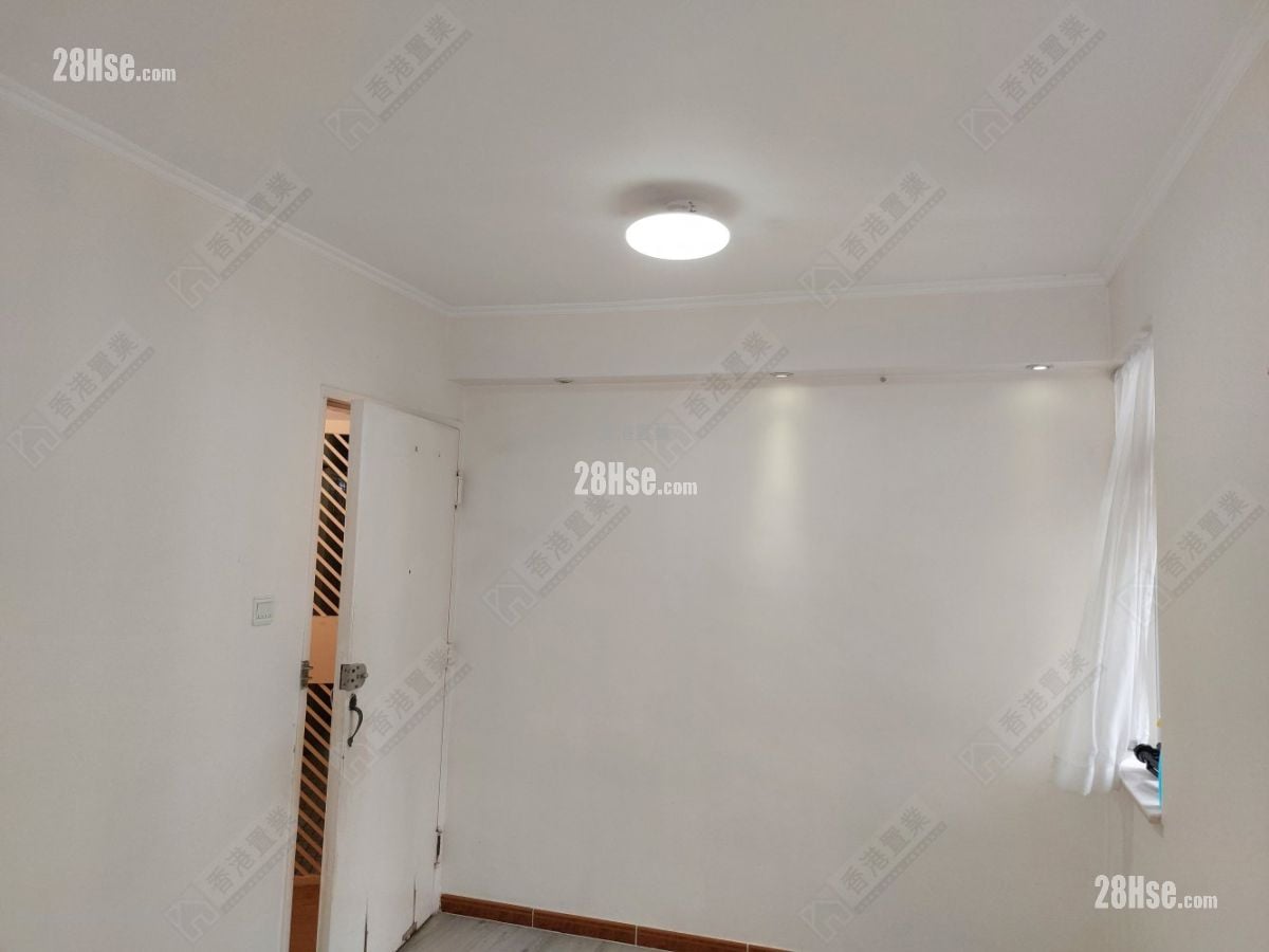 Aberdeen Centre Sell 2 Bedrooms , 1 Bathroom 438 ft²