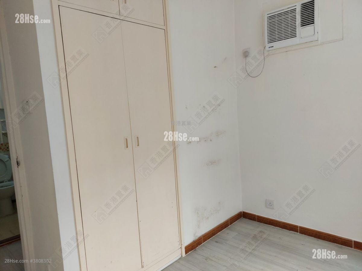 Aberdeen Centre Sell 2 Bedrooms , 1 Bathroom 438 ft²