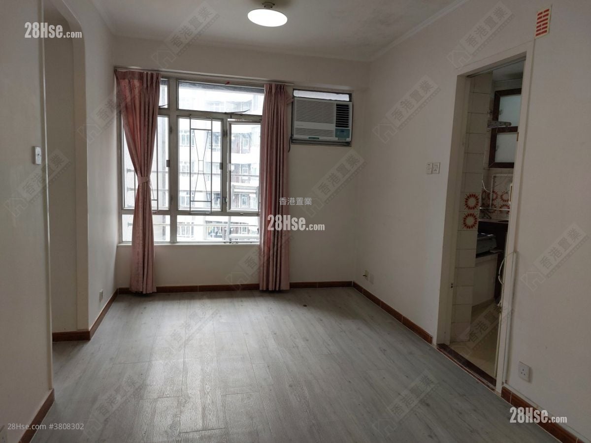 Aberdeen Centre Sell 2 Bedrooms , 1 Bathroom 438 ft²