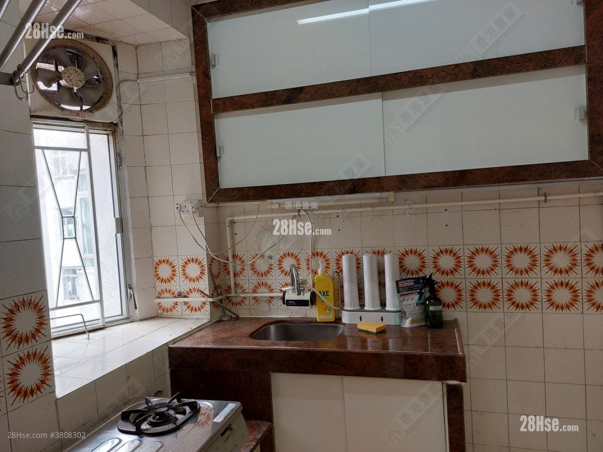 Aberdeen Centre Sell 2 Bedrooms , 1 Bathroom 438 ft²