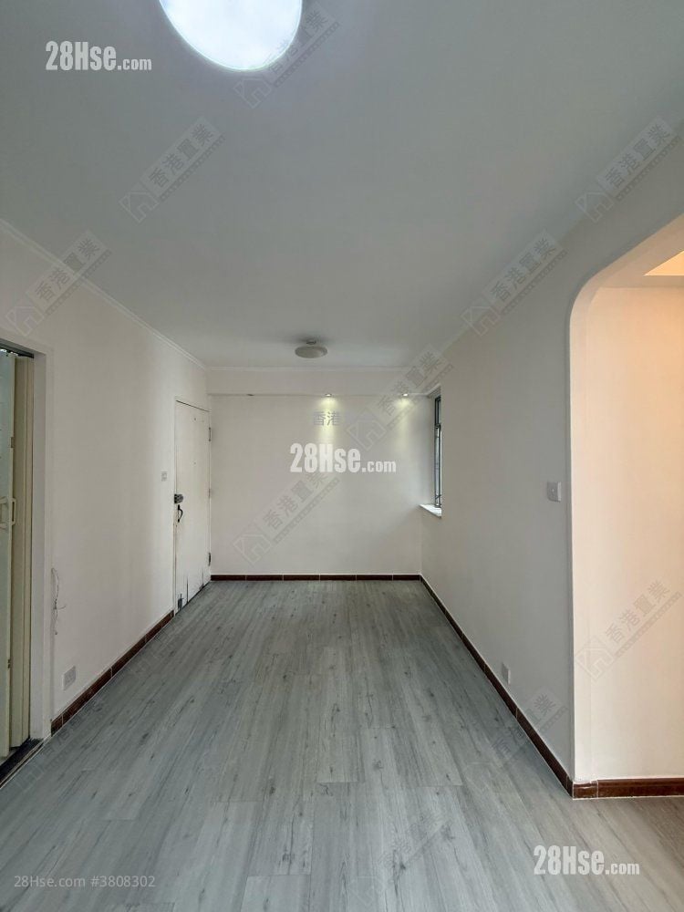 Aberdeen Centre Sell 2 Bedrooms , 1 Bathroom 438 ft²