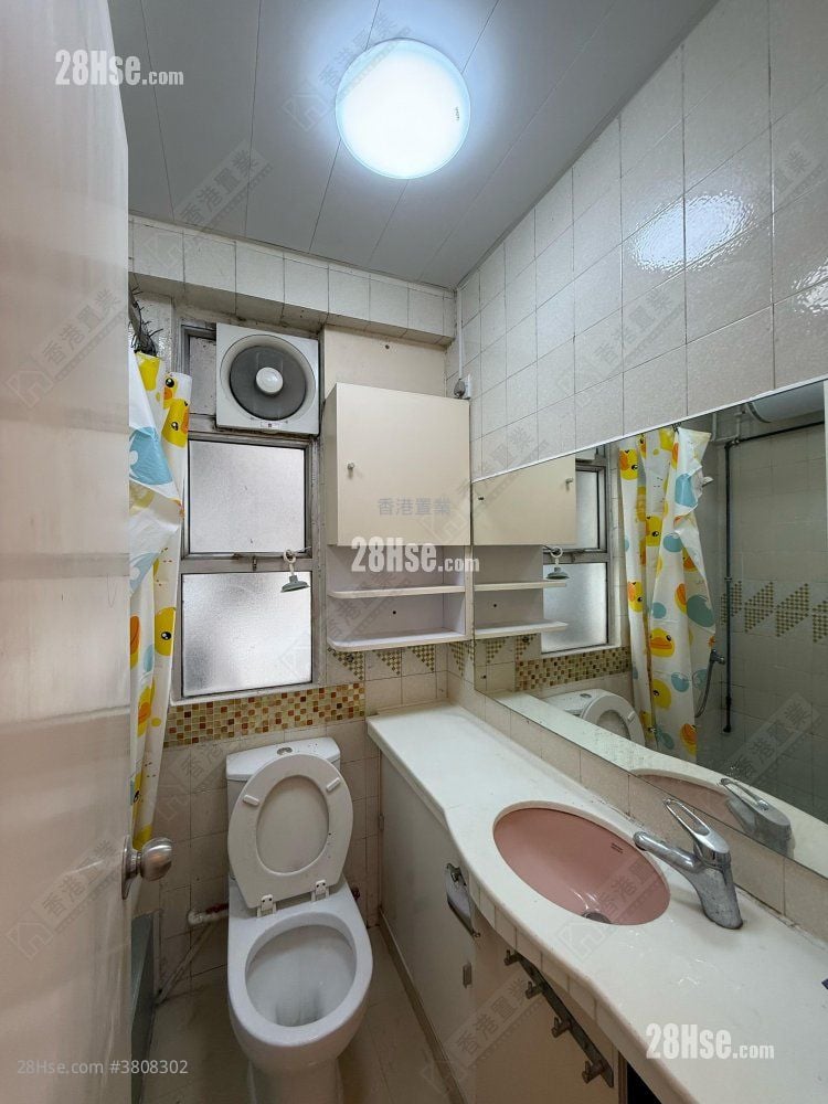 Aberdeen Centre Sell 2 Bedrooms , 1 Bathroom 438 ft²