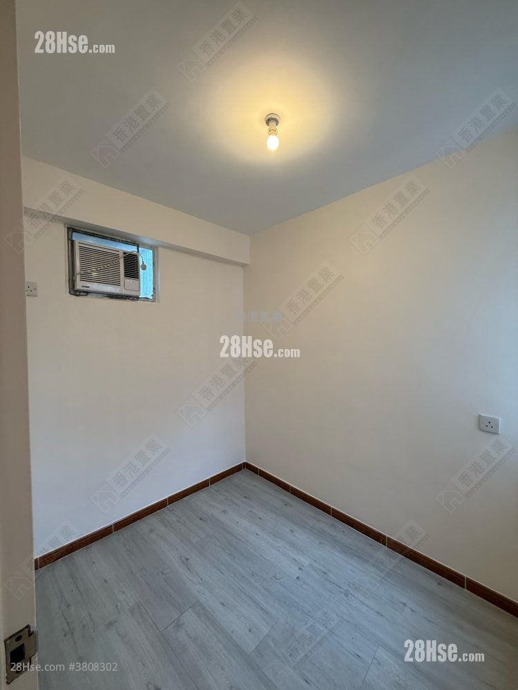 Aberdeen Centre Sell 2 Bedrooms , 1 Bathroom 438 ft²