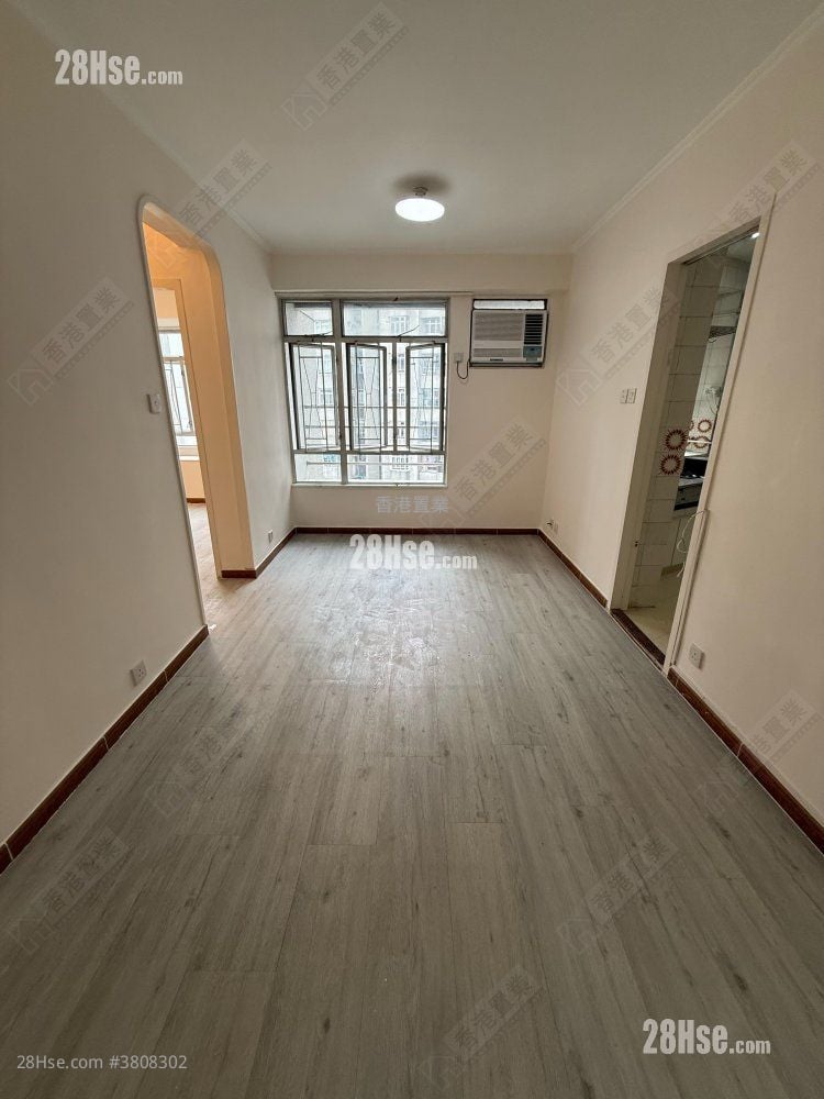 Aberdeen Centre Sell 2 Bedrooms , 1 Bathroom 438 ft²