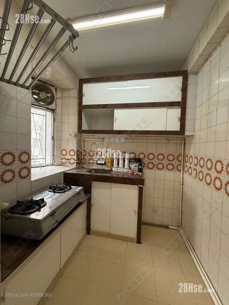 Aberdeen Centre Sell 2 Bedrooms , 1 Bathroom 438 ft²