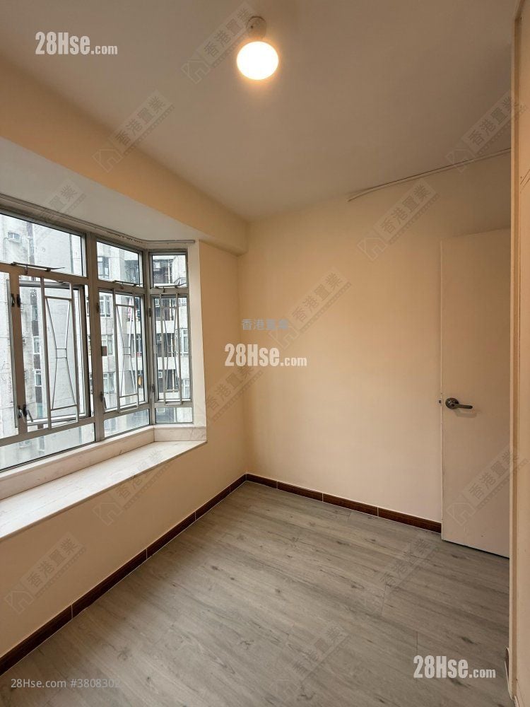 Aberdeen Centre Sell 2 Bedrooms , 1 Bathroom 438 ft²