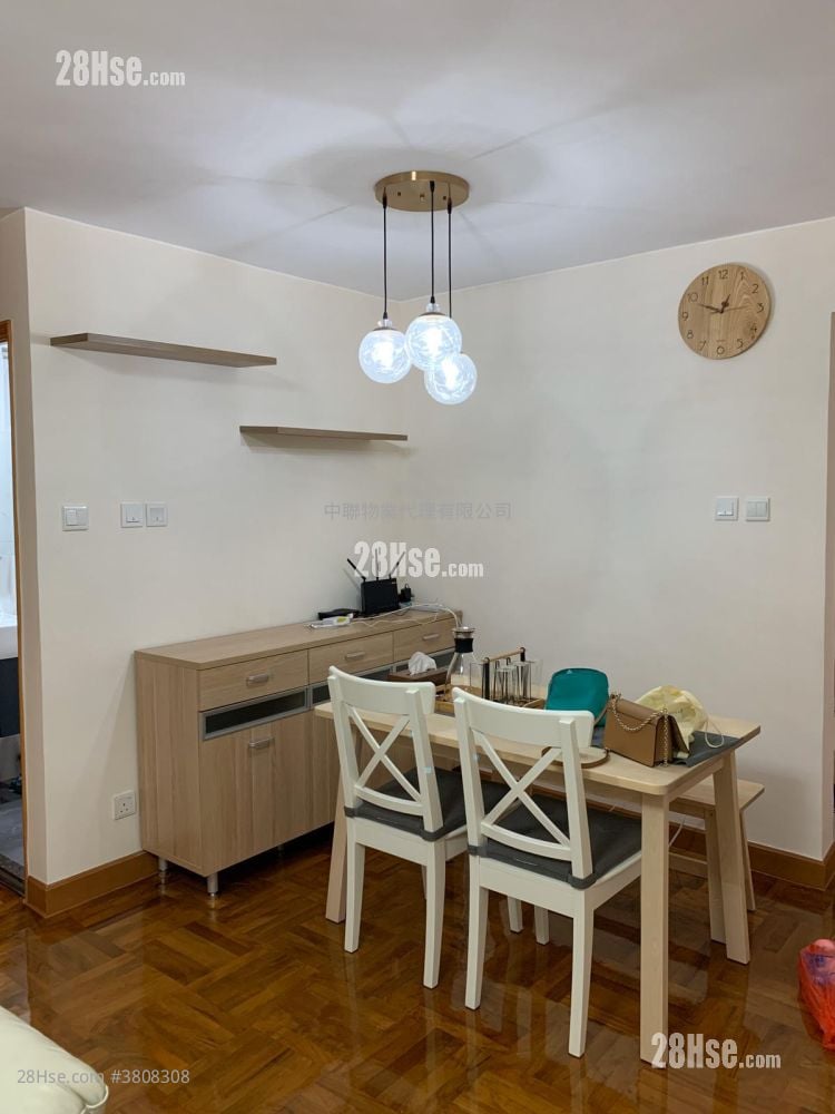 Yue Tin Court Sell 449 ft²