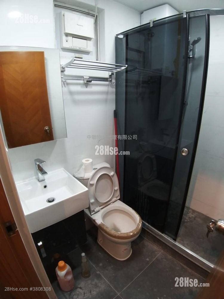 Yue Tin Court Sell 449 ft²