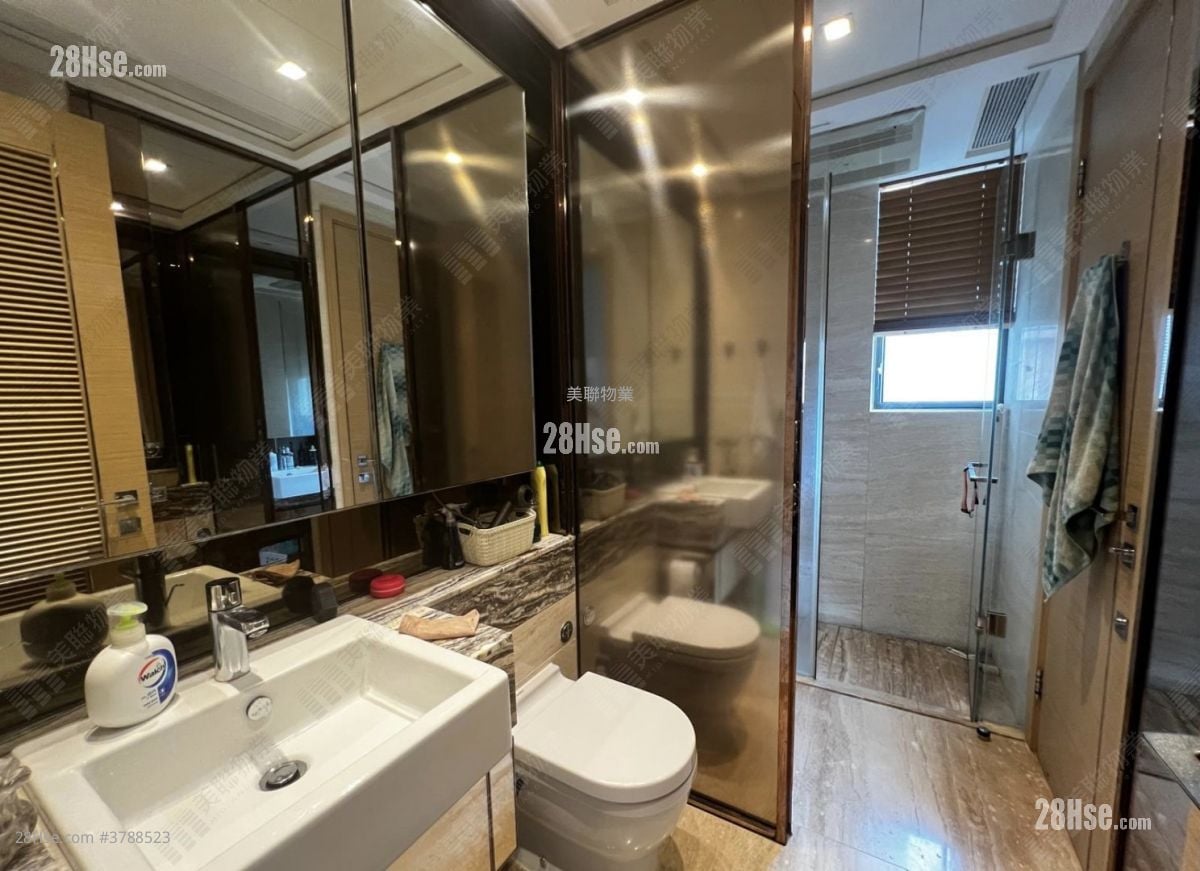 bathroom: Mount One Sell 2 Bedrooms , 2 Bathrooms 846 ft²