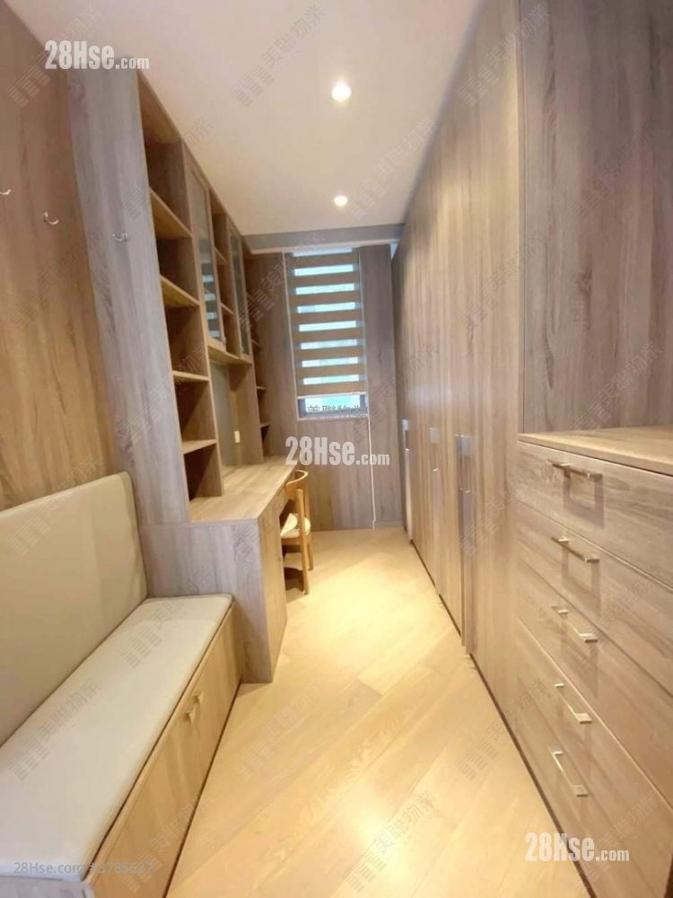 Cristallo Sell 3 Bedrooms 1,310 ft²