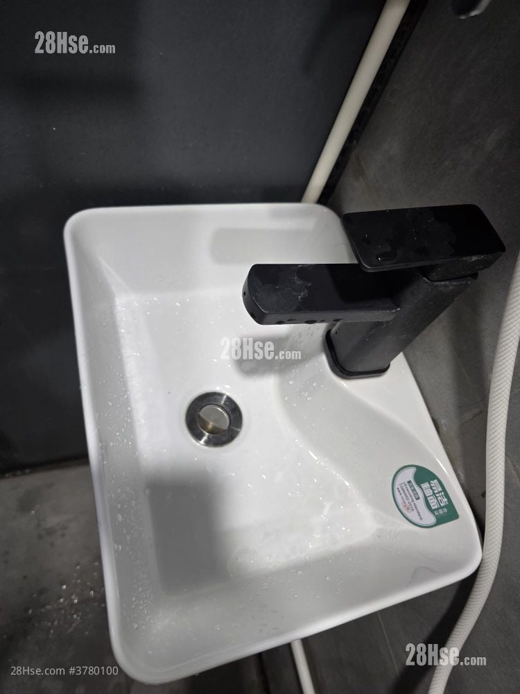 Kei Wa Building Rental Studio , 1 Bathroom 160 ft²