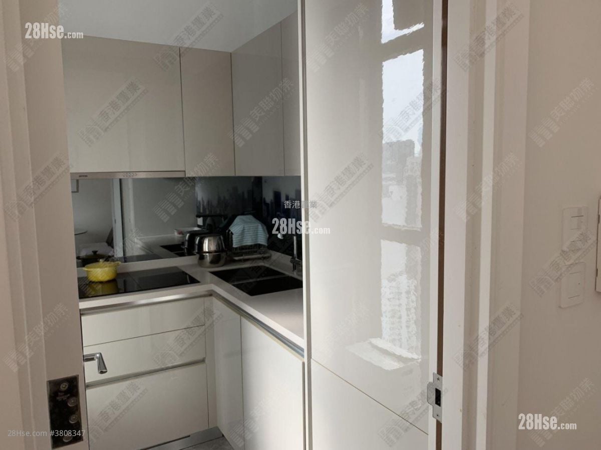 The Warren Sell 2 Bedrooms , 2 Bathrooms 612 ft²