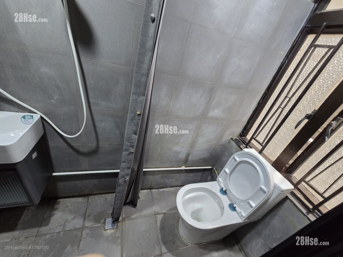 Kei Wa Building Rental Studio , 1 Bathroom 160 ft²