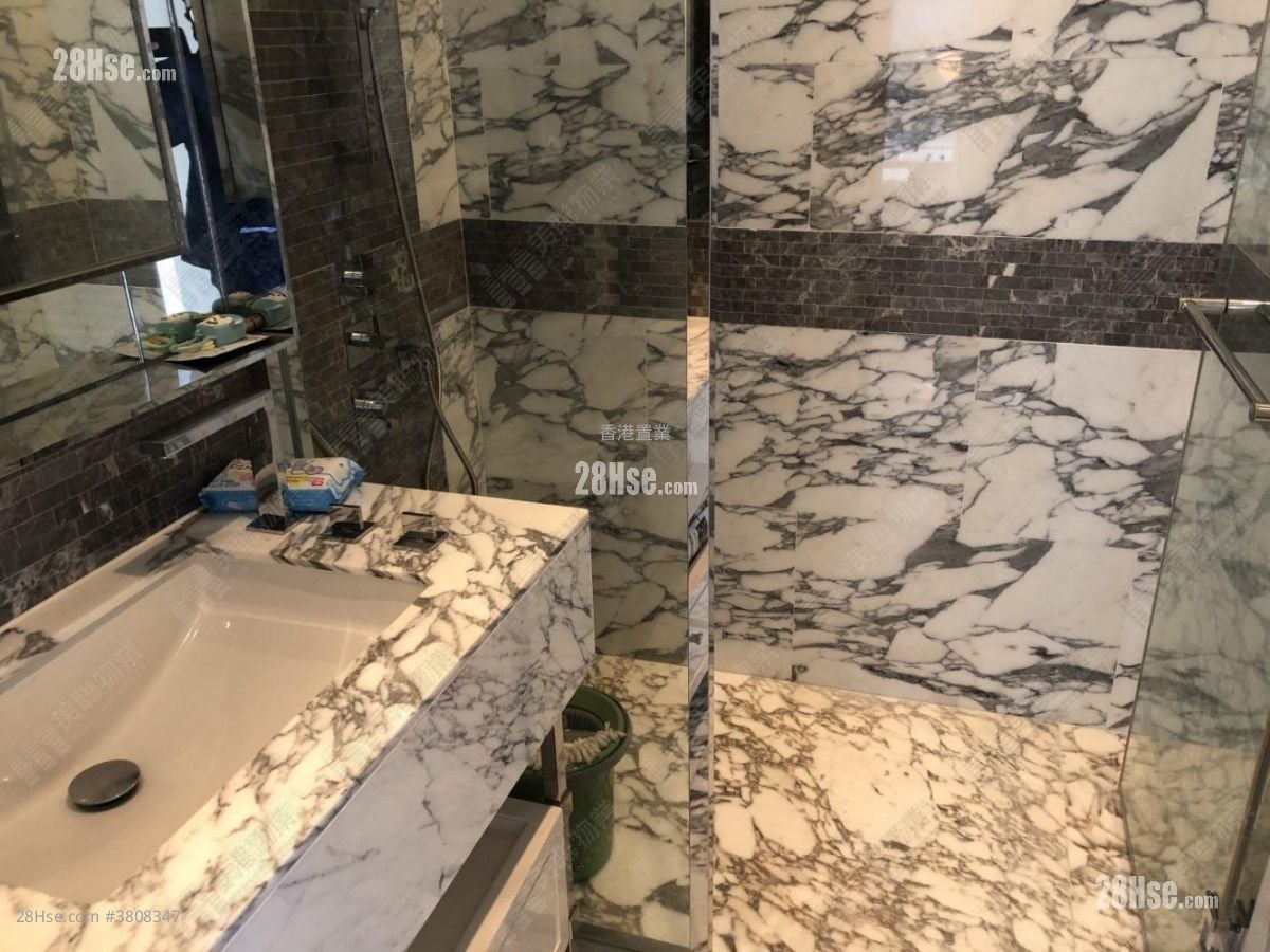 The Warren Sell 2 Bedrooms , 2 Bathrooms 612 ft²