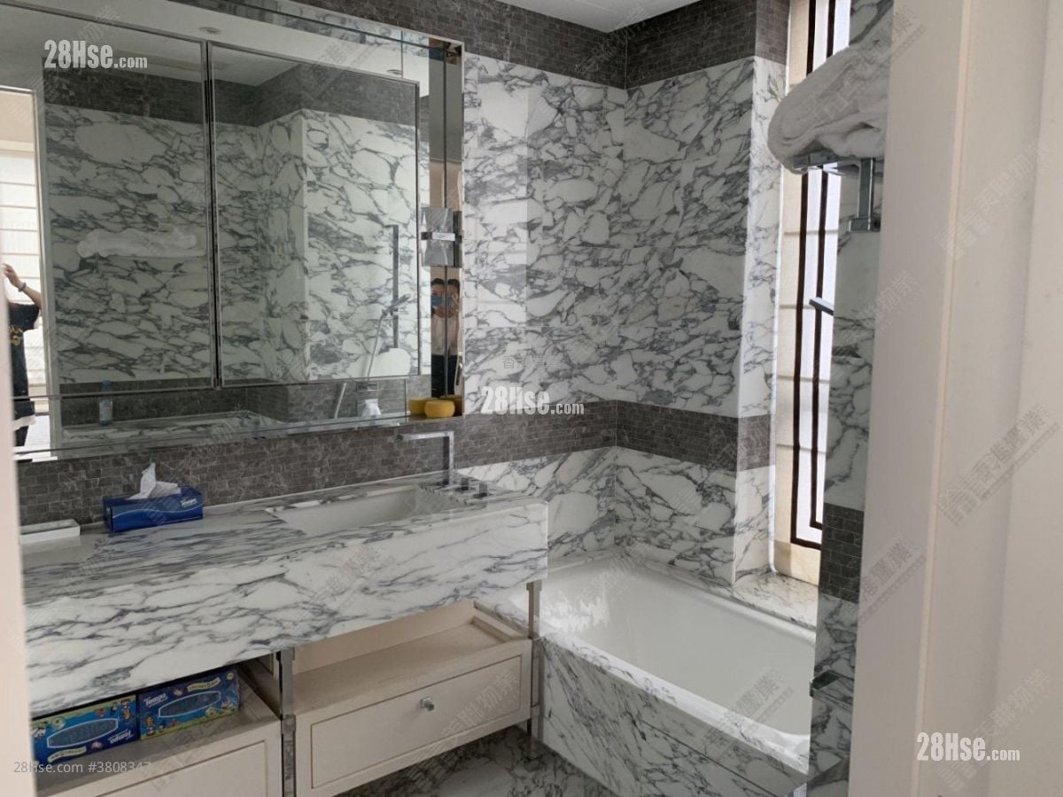 The Warren Sell 2 Bedrooms , 2 Bathrooms 612 ft²