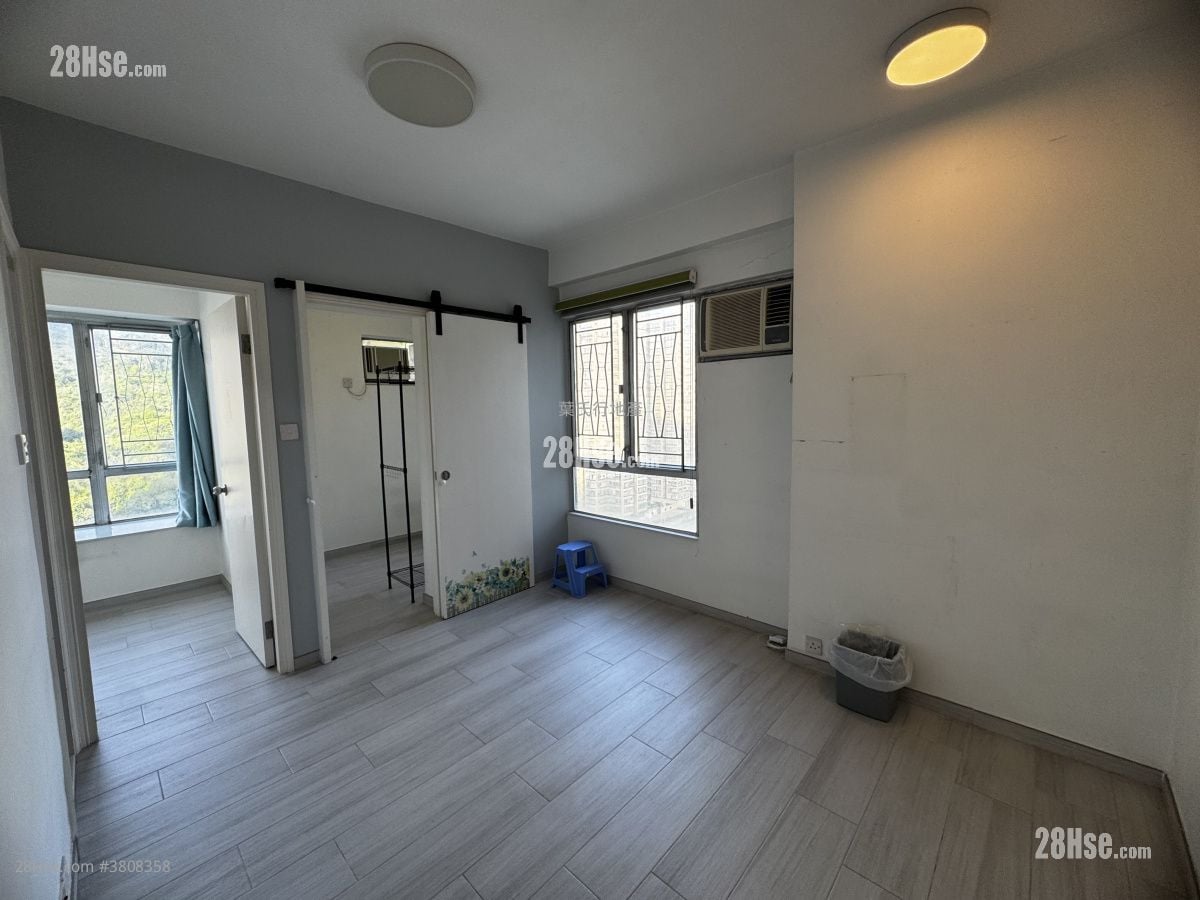 Tuen Mun Town Plaza Sell 2 Bedrooms , 1 Bathroom 318 ft²