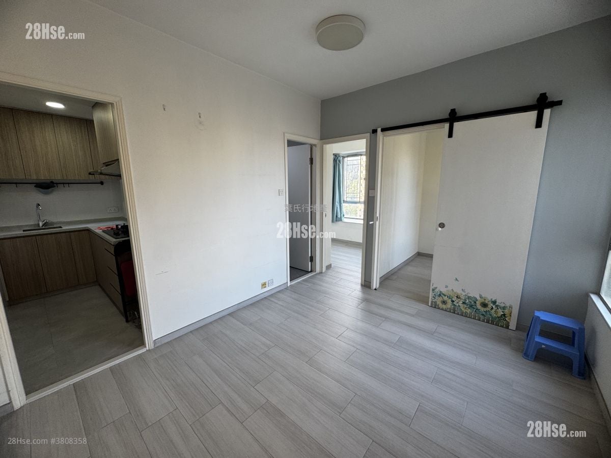 Tuen Mun Town Plaza Sell 2 Bedrooms , 1 Bathroom 318 ft²