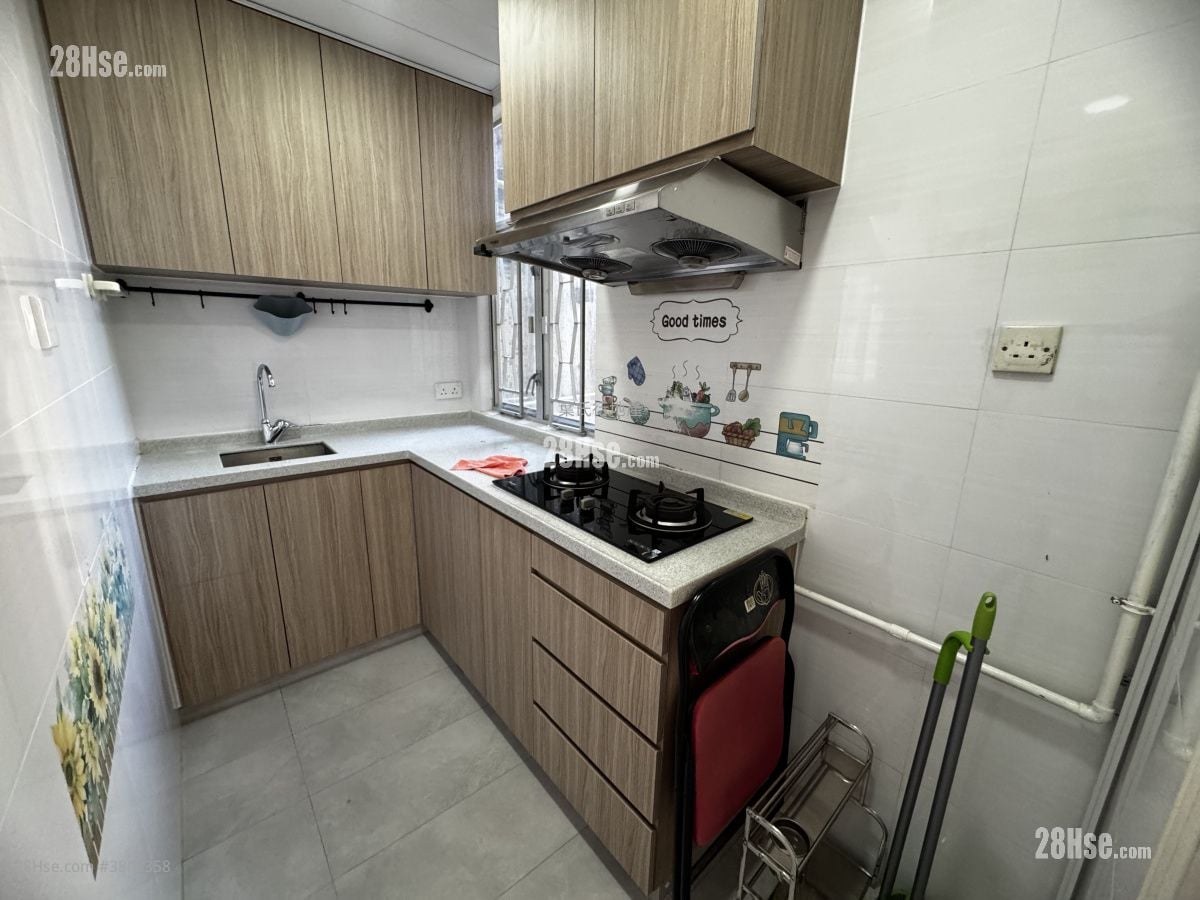 Tuen Mun Town Plaza Sell 2 Bedrooms , 1 Bathroom 318 ft²