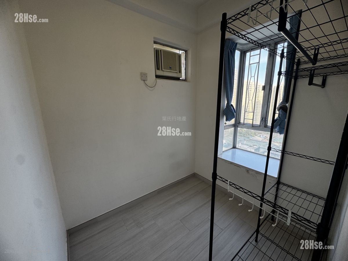 Tuen Mun Town Plaza Sell 2 Bedrooms , 1 Bathroom 318 ft²