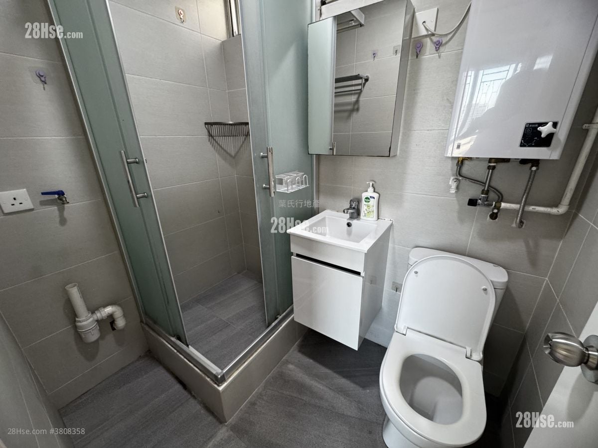 Tuen Mun Town Plaza Sell 2 Bedrooms , 1 Bathroom 318 ft²