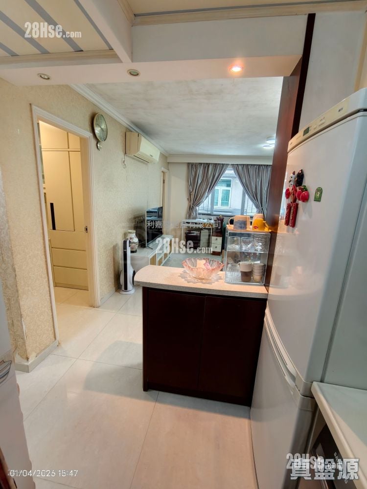 雍翠苑 租盘 3 房 650 平方尺