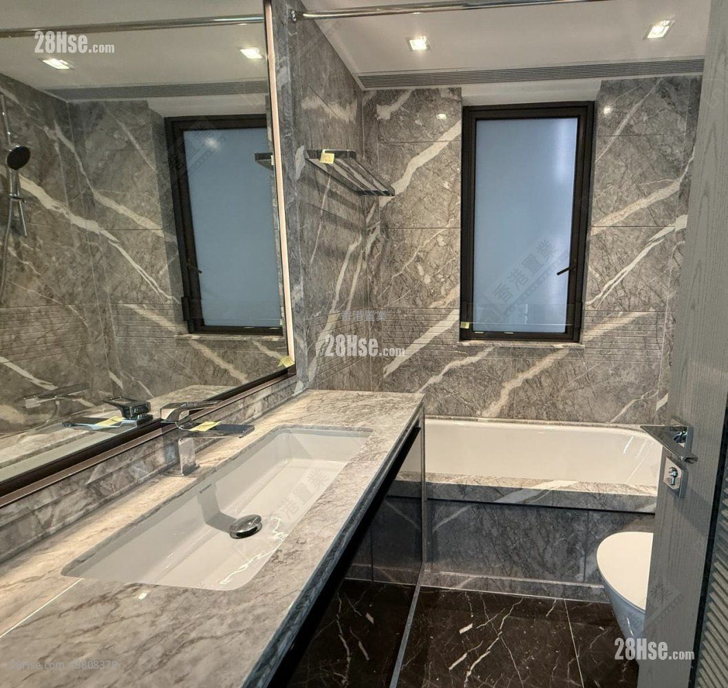 The Southside Sell 3 Bedrooms , 3 Bathrooms 773 ft²