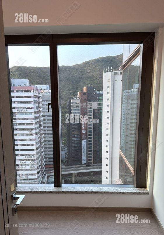 The Southside Sell 3 Bedrooms , 3 Bathrooms 773 ft²