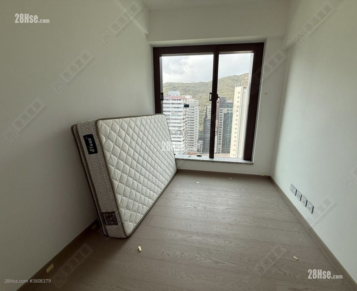 The Southside Sell 3 Bedrooms , 3 Bathrooms 773 ft²