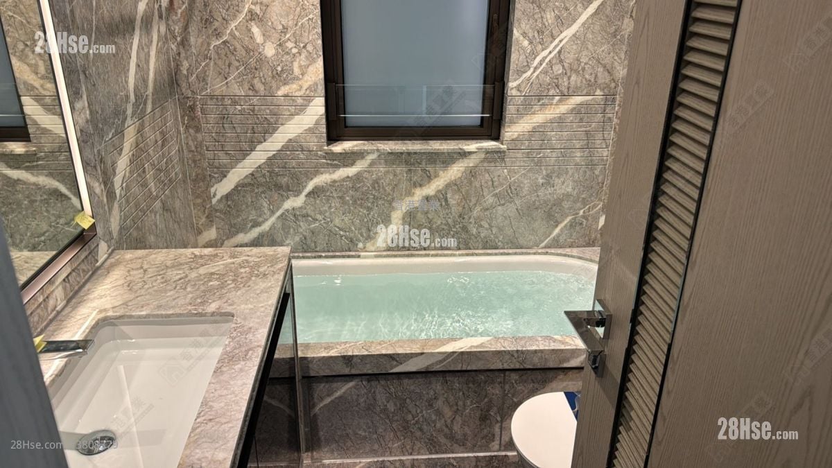 The Southside Sell 3 Bedrooms , 3 Bathrooms 773 ft²