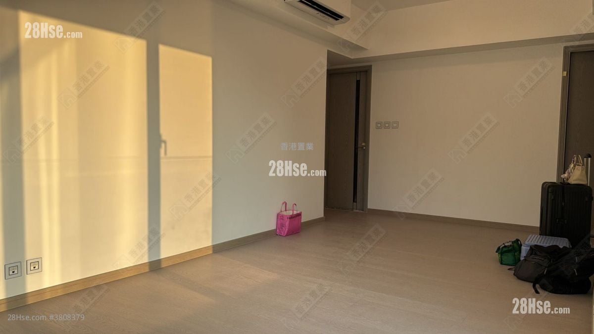 The Southside Sell 3 Bedrooms , 3 Bathrooms 773 ft²