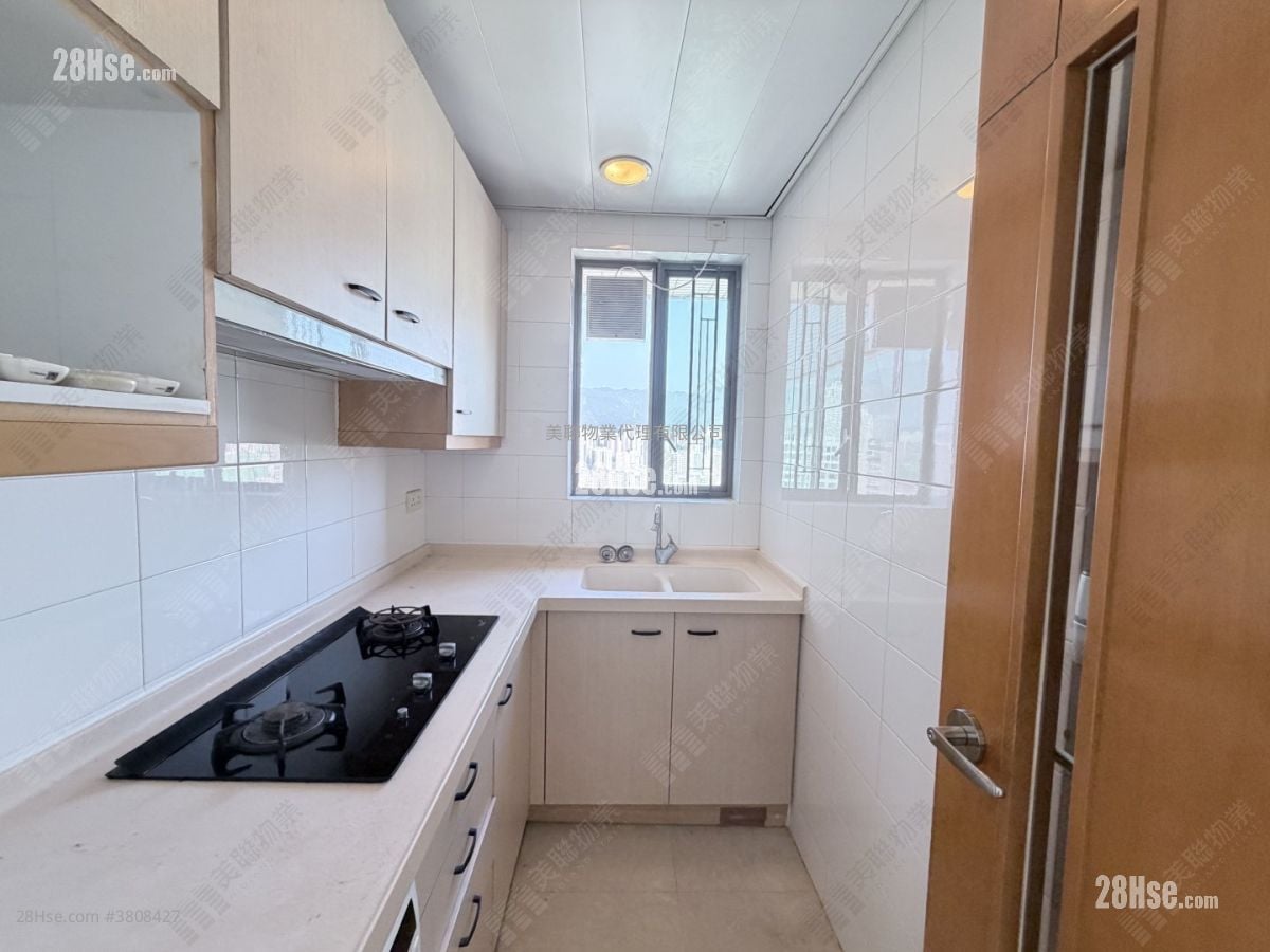 128 Waterloo Sell 2 Bedrooms 522 ft²