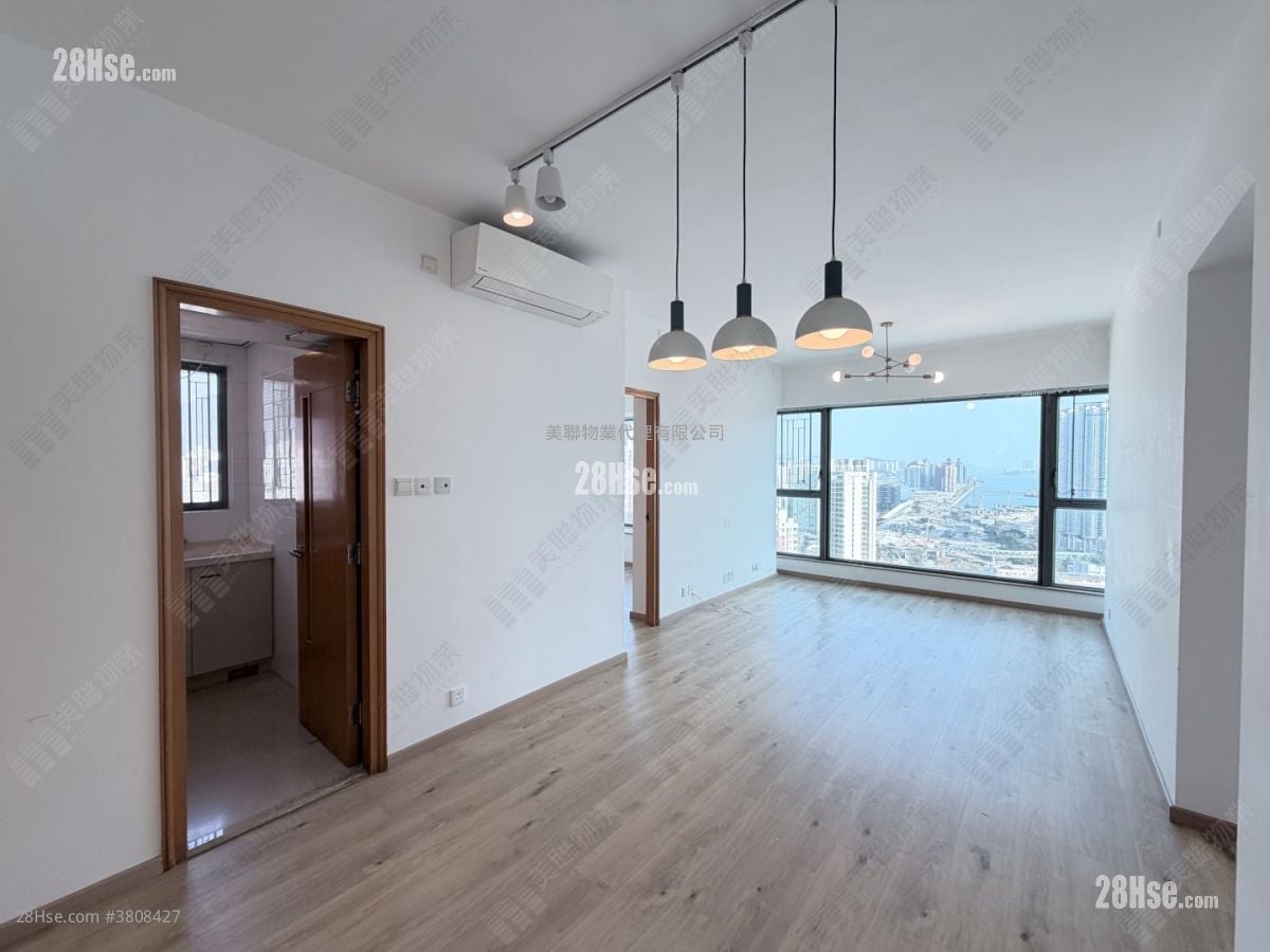 128 Waterloo Sell 2 Bedrooms 522 ft²