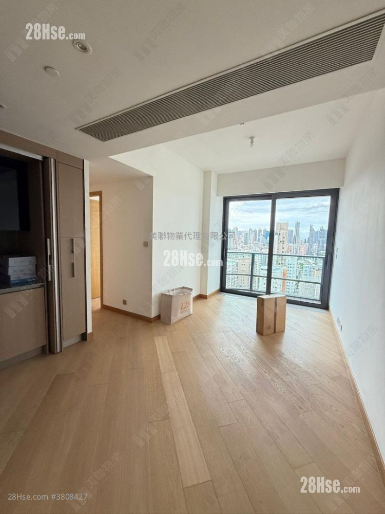 128 Waterloo Sell 2 Bedrooms 522 ft²