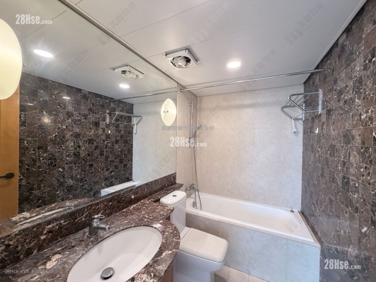 128 Waterloo Sell 2 Bedrooms 522 ft²