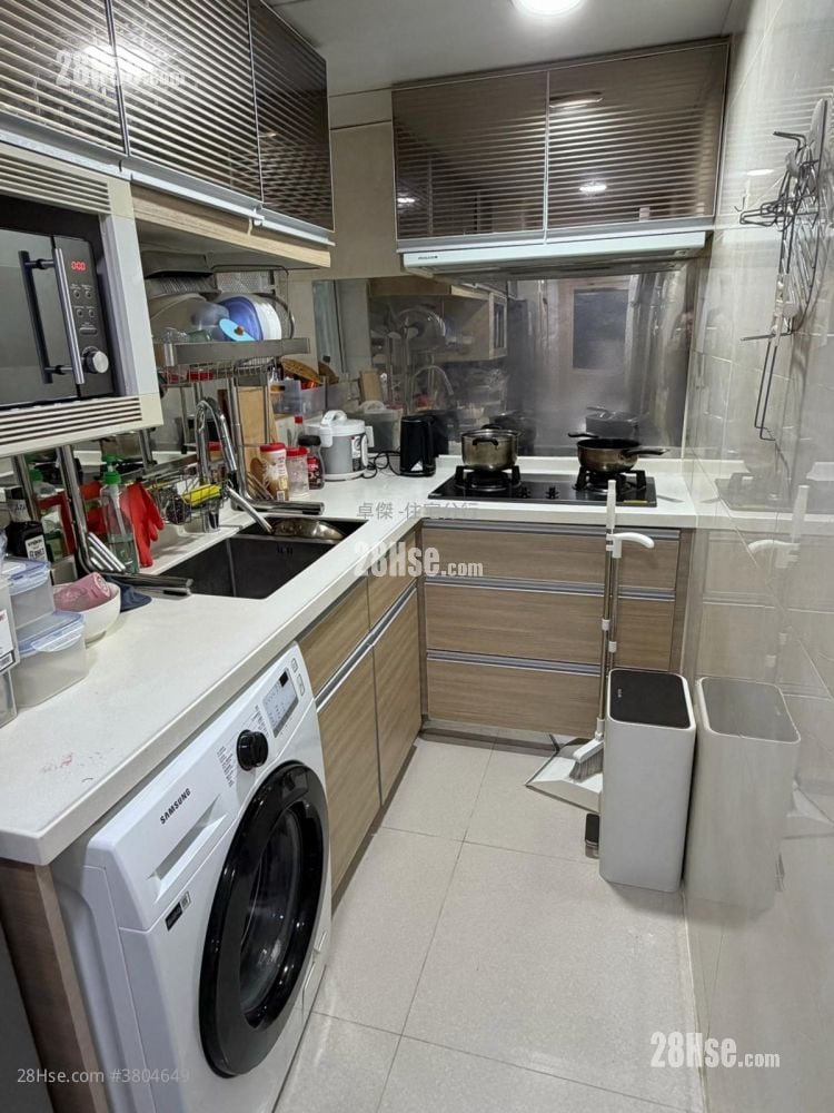 The Apex Sell 2 Bedrooms , 1 Bathroom 449 ft²