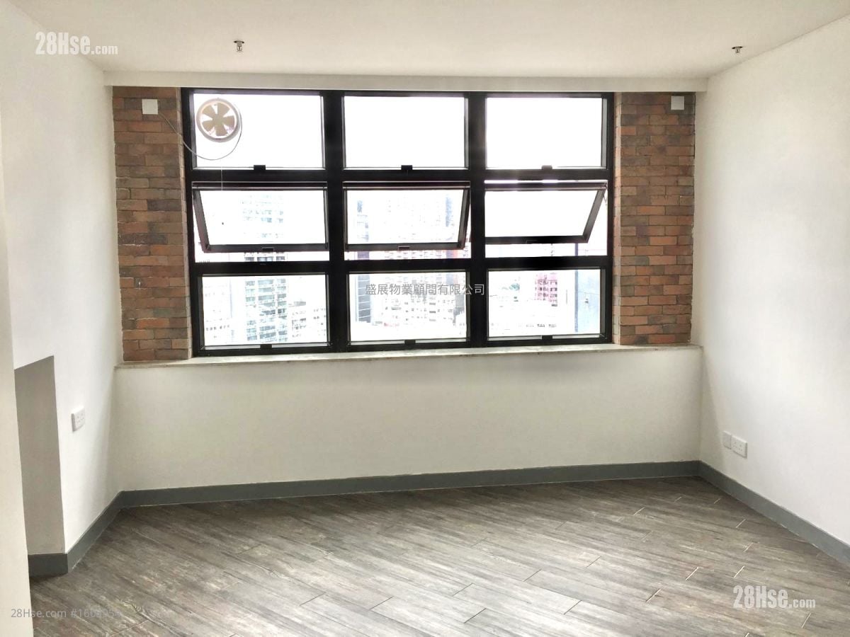 Max Trade Centre Rental