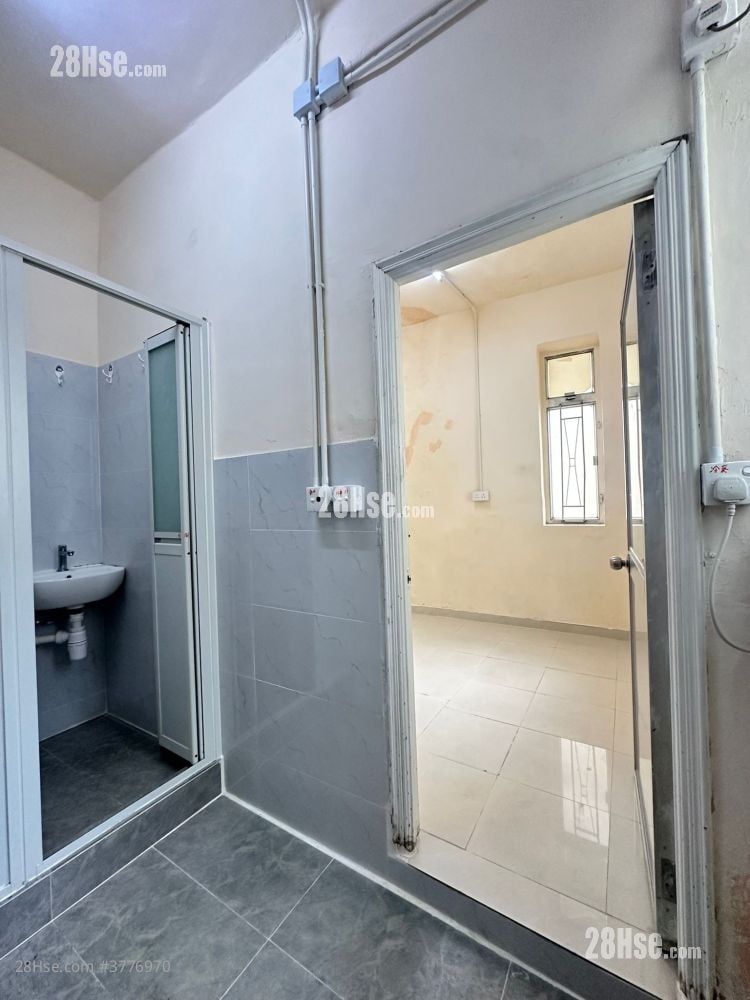 土瓜湾站唐楼 租盘 1 房 , 1 浴室 140 平方尺