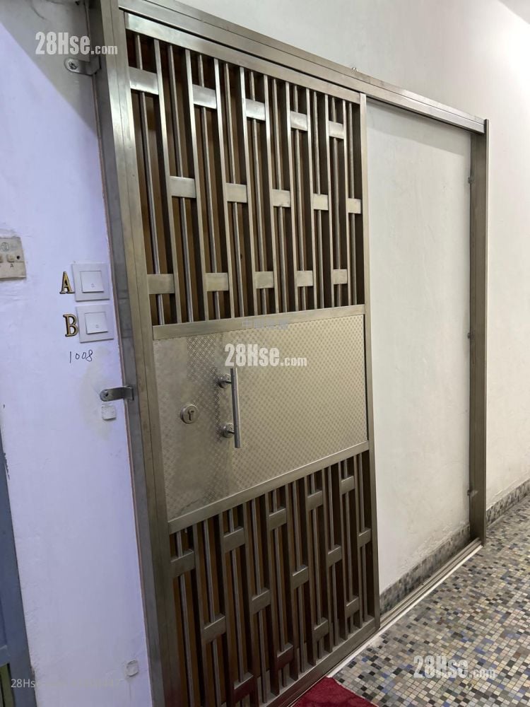 Bell House Sell 2 Bedrooms , 2 Bathrooms 467 ft²