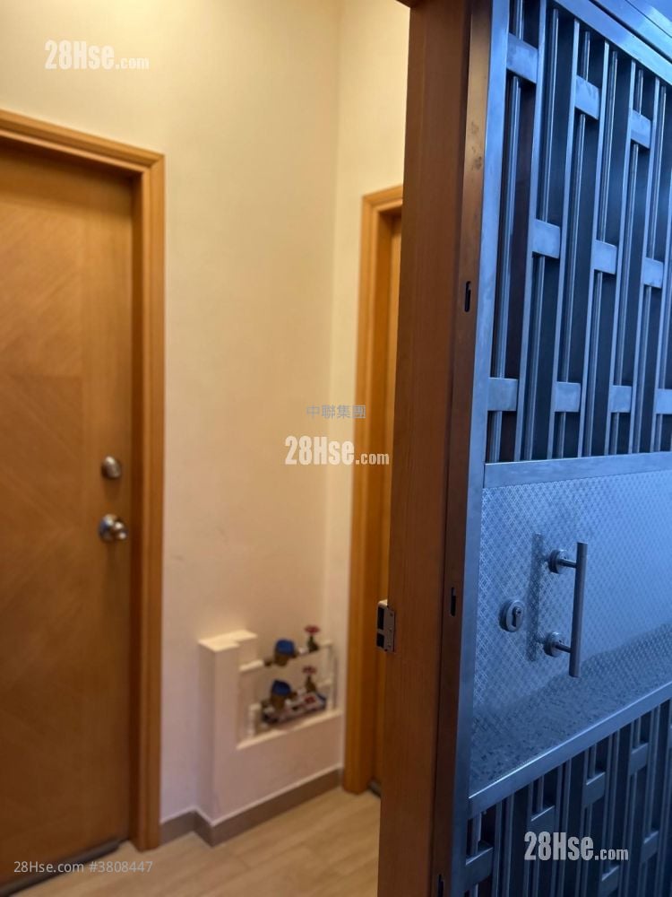 Bell House Sell 2 Bedrooms , 2 Bathrooms 467 ft²