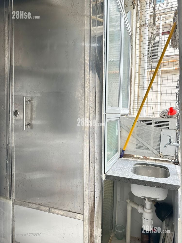 土瓜湾站唐楼 租盘 1 房 , 1 浴室 140 平方尺