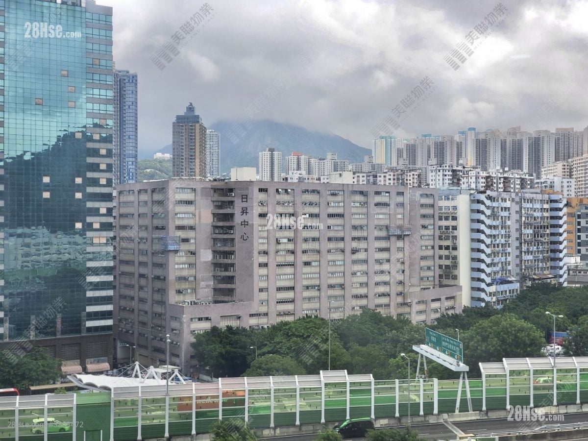 丽港城 售盘 3 房 748 平方尺