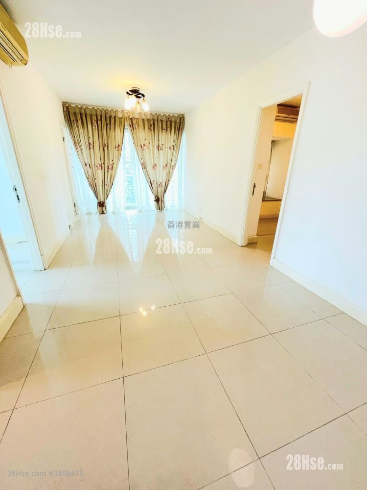 Metro Town Rental 3 Bedrooms , 1 Bathroom 594 ft²