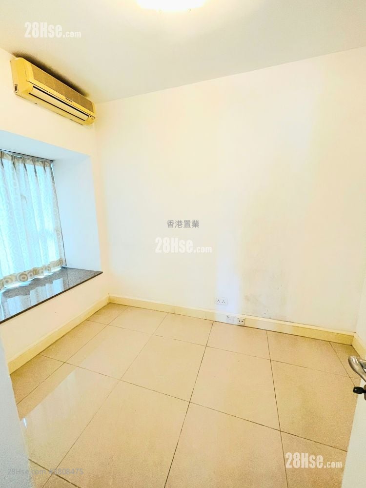 Metro Town Rental 3 Bedrooms , 1 Bathroom 594 ft²