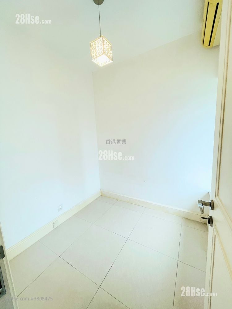 Metro Town Rental 3 Bedrooms , 1 Bathroom 594 ft²