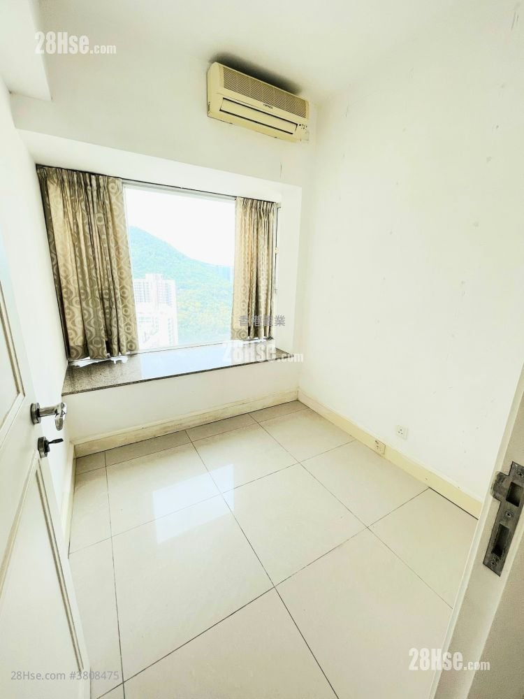 Metro Town Rental 3 Bedrooms , 1 Bathroom 594 ft²